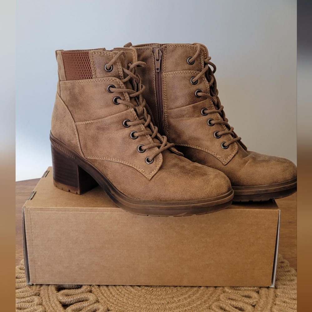 Crown Vintage Tan Lace Up Boots with Zipper & Sturdy Sole